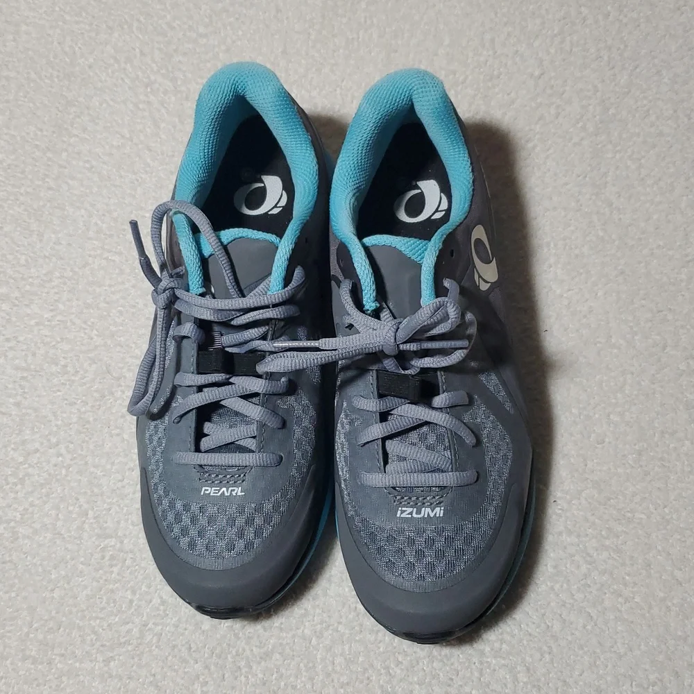 Women’s Pearl Izumi X Road Fuel V5 cycling shoes, size 39 (8-8.5)